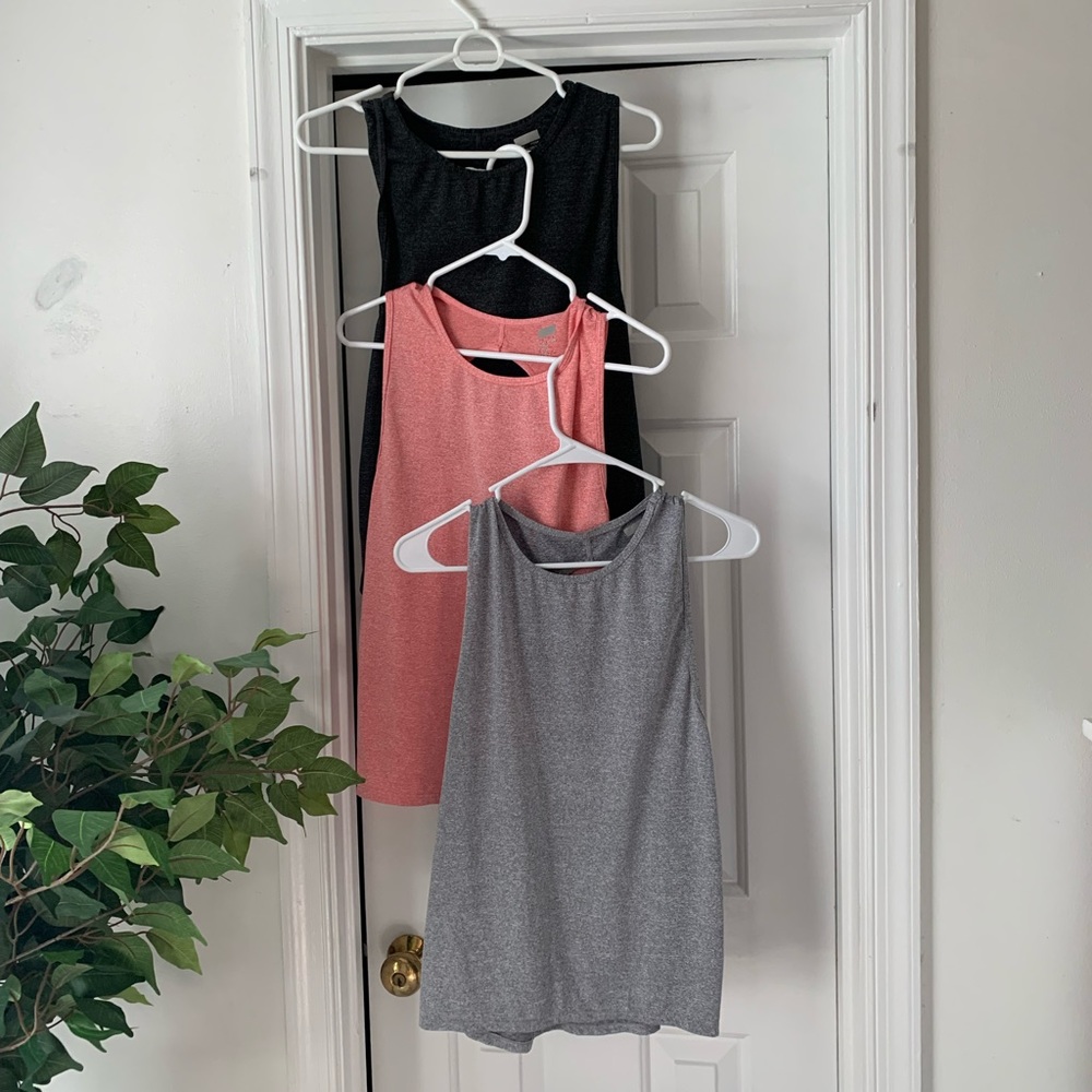 Set of 3 high neck tank tops